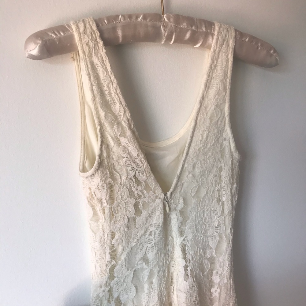 WHITE LACE MAXI DRESS - Picture 10 of 11